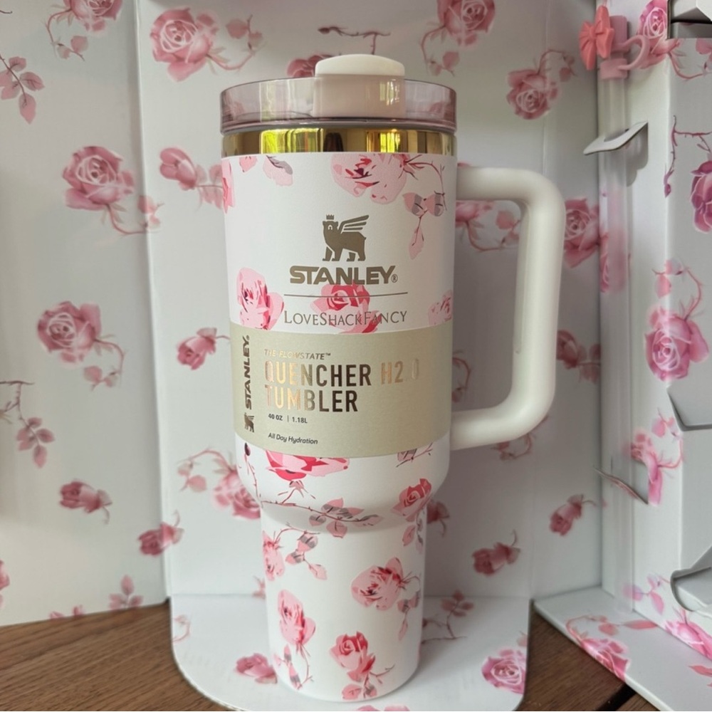 Stanley✨🩷🌸 LoveShackFancy Rose Tumbler - Picture 2 of 6